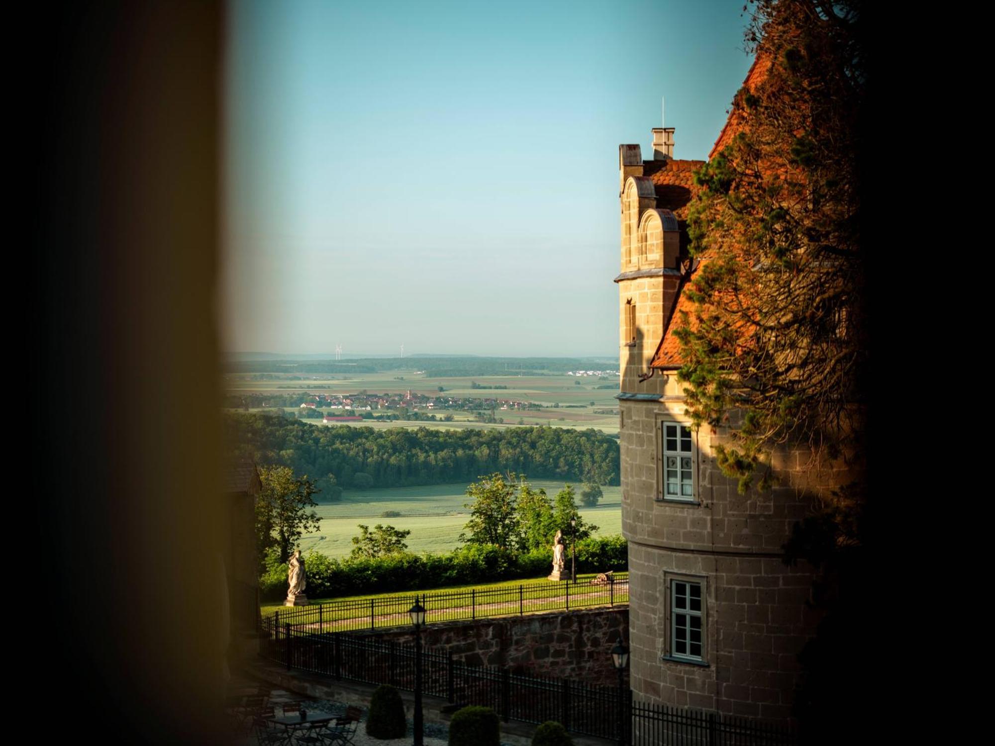 Hotel Schloss Frankenberg Weigenheim Exterior foto