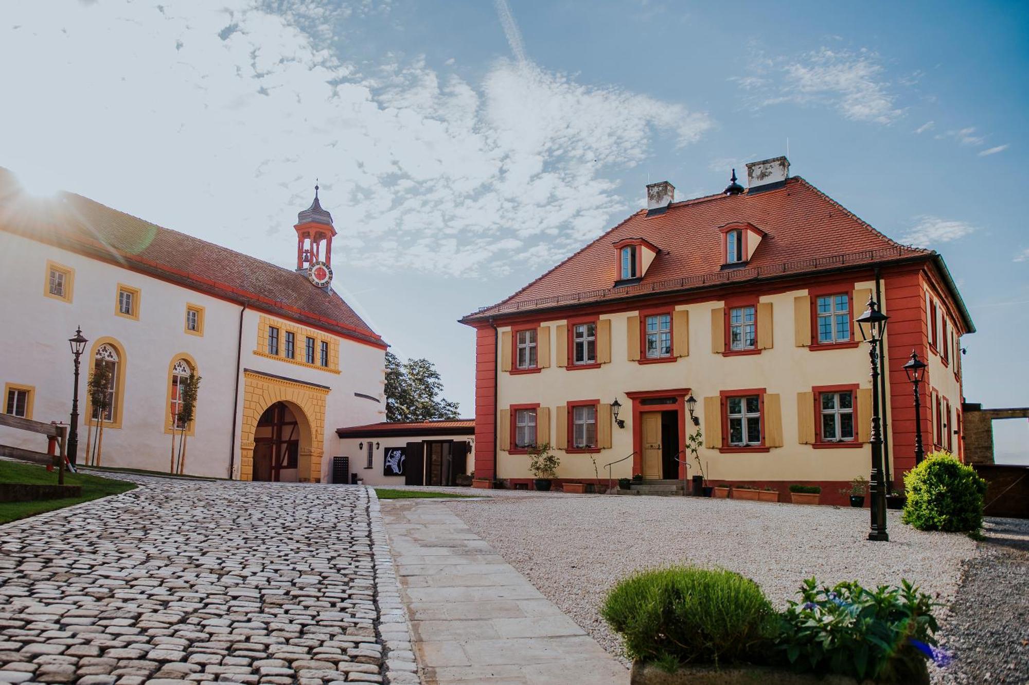 Hotel Schloss Frankenberg Weigenheim Exterior foto